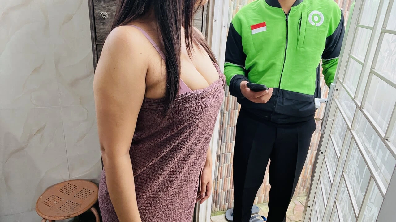 Goyangan Montok Bikin Ojol Gagal Fokus