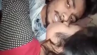 Cowok Lokal India Merekam Adegan Panas Bareng Pacarnya