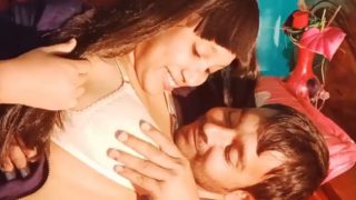 Pasangan Benggala Berbagi Video Panas Foreplay Di Internet