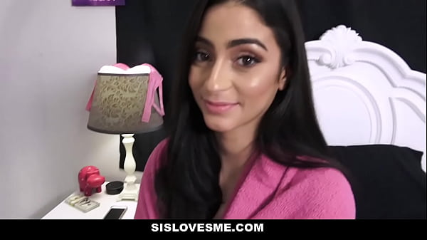 Jasmine Vega, Adik Tiriku Yang Nakal, Dibayar Untuk Mengisap Kontolku