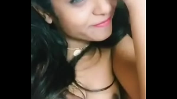 Istri Seksi Desi Menggoda Suami Di Ranjang