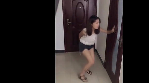 Gadis Tiongkok Sangat Tak Tahan Ingin Pipis