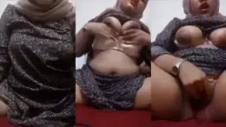 Janda Berjilbab Tiba-tiba Bugil, Jari Main Bareng, Panas Banget Bikin Makin Pengen.