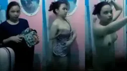 Mengintip Cewek Kos Yang Lagi Sendirian Di Kamar
