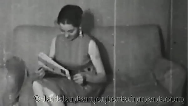 Gelapnya Malam, Surat-surat Nakal Dari Ibu Tiri Yang Bikin Greget
