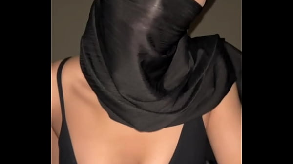 Paling Hot! Arab, Muslim, Hijab Berani Pamer Dada Besar