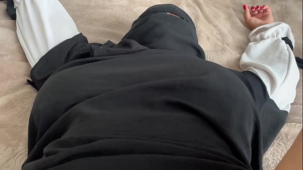 Pembantu Arab Bikin Kliennya Tegang Lihat Memek Sempit Dan Tetek Gede.