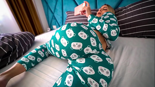 Kakak Tiri Ketahuan Nonton Film Porno Dan Kuberi Orgasme Sampai Dia Merengek Minta Dikasih Penuh Di Dalam