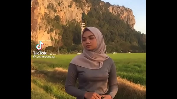 Jilbab Bergoyang Menggairahkan