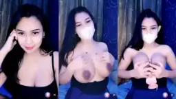 Aoraa Cantik Lagi Asik Remes-remes Pentol Besar