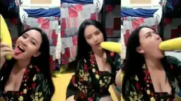 Berlian Ochi Mainin Tetek Sambil Nyepong Timun Gede Banget