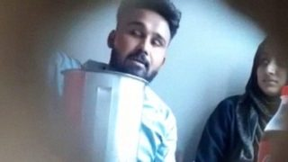 Mallu Hijabi Cewek Dicium Dan Toketnya Diempeng Di Restoran