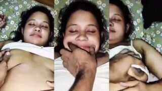 Pacar Meremas Payudara Besar Pacarnya Yang Lagi Tidur