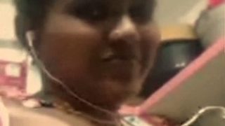 Tonton Live Chat Desi, Montok-montok, Siap Bikin Kamu Tegang.