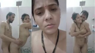 Video Panas Bhabhi Sama Adik Ipar Di Kamar Mandi, Bikin Ngompol
