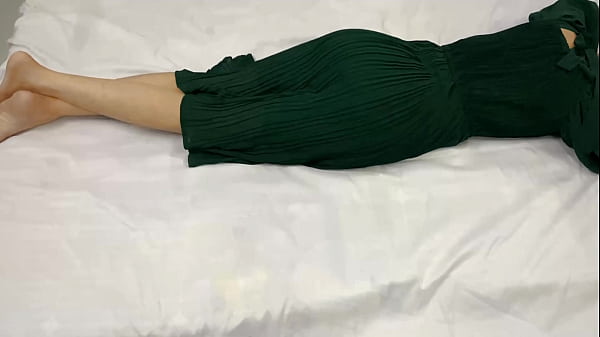 Saat Malam, Adik Tiri 18 Tahunku Sendirian Di Kamar, Aku Masuk Dan Menikmati Tubuhnya Sampai Puas.