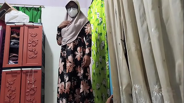 Bu Guru Grebek Murid Lagi Colmek, Langsung Diajak Ngentot Bareng.