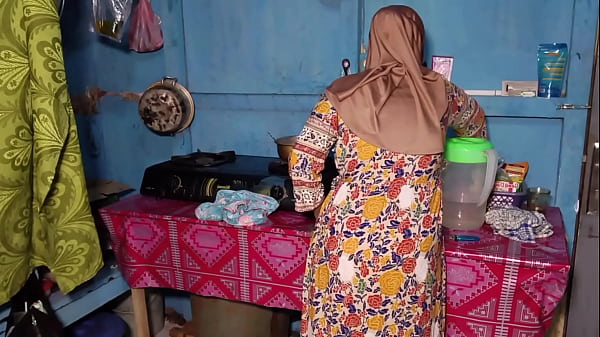 Ngentot Istri Temen Pas Lagi Masak, Nikmat Banget