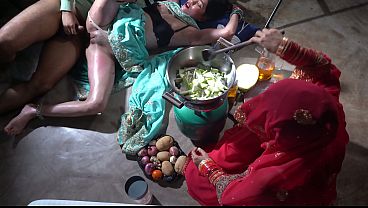 Ibu Tiri Di Dapur, Gaya India, Desi, Menggoda Banget, Bikin Ngiler—step Mom Hot Di Dapur.