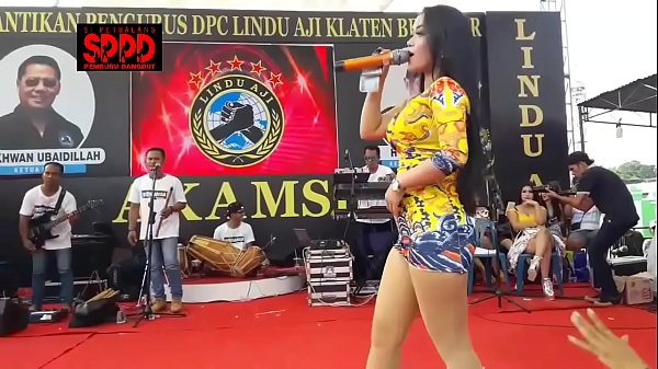 Tarian Erotis Indonesia – Sintya Riske, Bikin Mendingin Lihat Gerakan Liarnya Di Atas Panggung