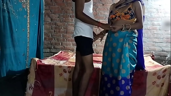 भाभी ने देवर के संग मस्ती में किया ऐसा खेल, रात भर चली गर्माहट भरी हरकतें।