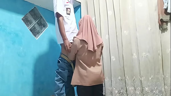 Murid Ngewe Bu Guru Abis Pulang Sekolah, Makin Seru Di Dalam Kelas Kosong.