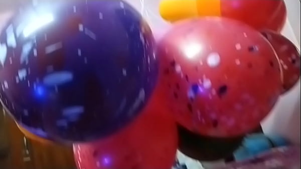 Wanita India Main Balon, Bikin Tegang, Bikin Basah.