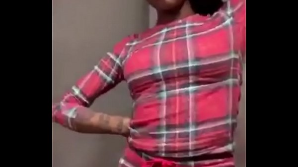 Tante Asian Doll Goyangin Pantat Montoknya Di Ig Live Sambil Nyanyi Lagu Baru, Bibir Merahnya Gerak-gerak Nakal Bikin Ngilu.
