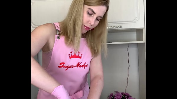 Bajingan Rusia Lagi Nge-wax Kontol Becek Si Ibu Mulus