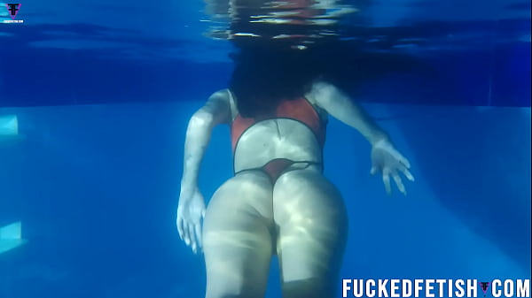 Nih Topeng Selam Helen Star, Bikin Loe Pengen Nyemplung Di Kolam Sambil Ngeresepin Tubuh Basah Kuyup.