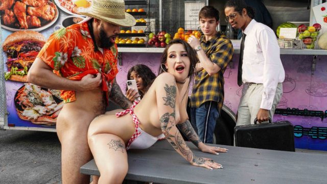 Brazzers – Truk Makanan Nyodok Pantat Besar Berminyak