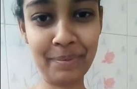 Desi Buka Bra Selfie Sendiri, Gaya Liar Hot Bikin Nagih