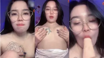 Host Kacamata Binal, Bibir Ngiler Kepengin Ngisep Batangmu Sampai Habis