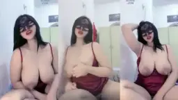 Kienzy Host Paling Tobrut Di Aplikasi Bling2, Bikin Muncrat Di Setiap Live