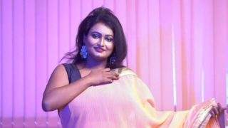 Tonton Video Bugil Sucharita Lepas Saree, Panas Banget!