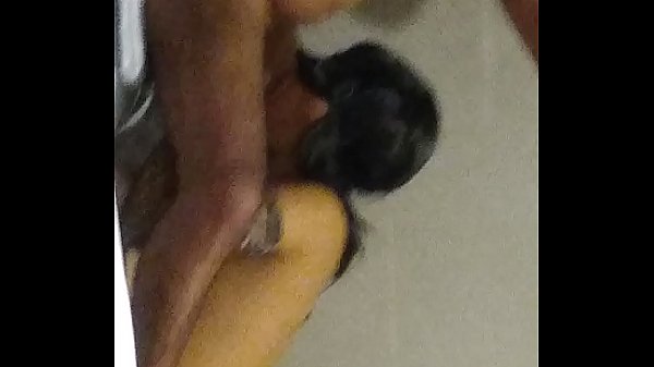 Neha Ngewe Stepbrother Sambil Mandi, Suara Hindi Bikin Makin Panas
