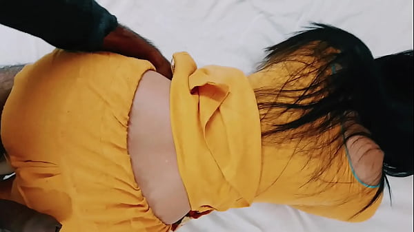 Desi Chachi Lagi Digilas Kontol, Crot Di Mana-mana.