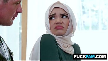 Plumber Brutal Nikmatin Cewek Hijab Pertama Kali, Sampe Merem Mek