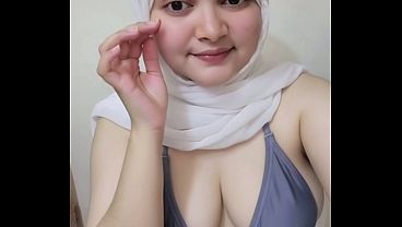 Hari-hari Perdana Nge-twirl Pake Hijab, Bikin Makin Liar Dan Panas