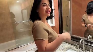 Ibu Tiri Latin Montok Lagi Horny Banget, Lissa Aires, Mimpi Erotis Di Rumah Bareng Scott Stark.