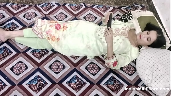 Cewek India Nonton Bokep Di Hp, Abis Itu Digenjot Habis-habisan Sama Kakak Tiri.