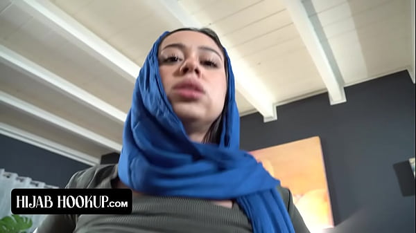 Nakal Banget Sih, Cewek Arab Ini Ngewe Mulut Sama Kontol Kakak Tirinya Biar Dia Diem Soal Rahasia Mereka Dari Ortu Sambilan Yang Galak.