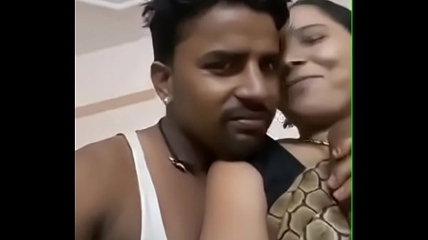 Remesin Tetek Gede Aunty Desi Sampe Meraung