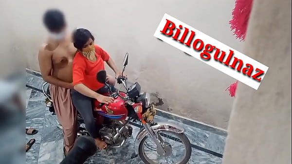 Bokep Hot Abis Dikerjain Temen Di Atas Motor, Suara Hindi Bikin Makin Greget