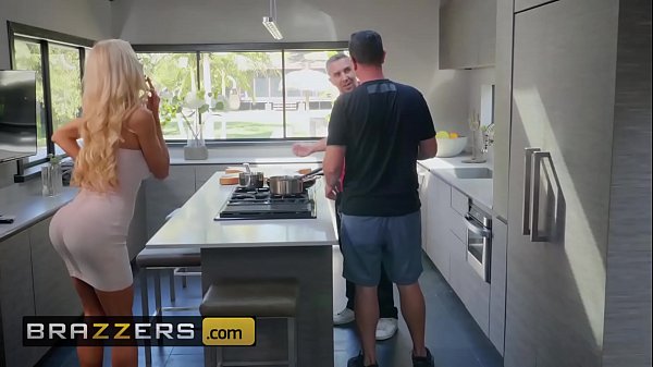 Cerita Istri Beneran – Courtney Taylor, Keiran Lee – Courtney Kasih Bantuan Pakai Tangan – Brazzers