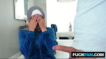 Hijabi Tetangga Kena Kejutan Kontol, Sophia Leone Dan Nicky Rebel Bikin Panas