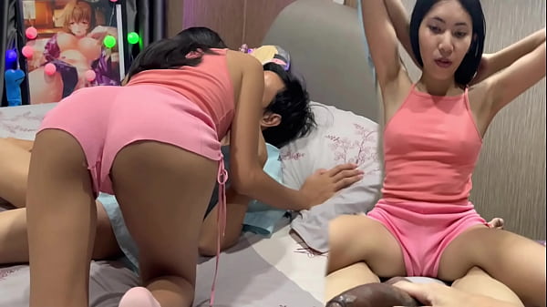 Kakak Tiri Panas Puasin Nafsu Aku, Dia Biarin Aku Rekam Juga!!