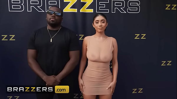 Brand Brandan – Violet Myers Pamer Lubang Pantat Ke Paparazi, Bikin Ngiler