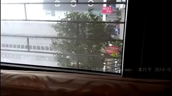 中国人浩哥，饭桌上干闺蜜，炮火连天