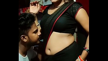 Desi Bhabhi Saree Navel Rombengan, Basah Kuyup